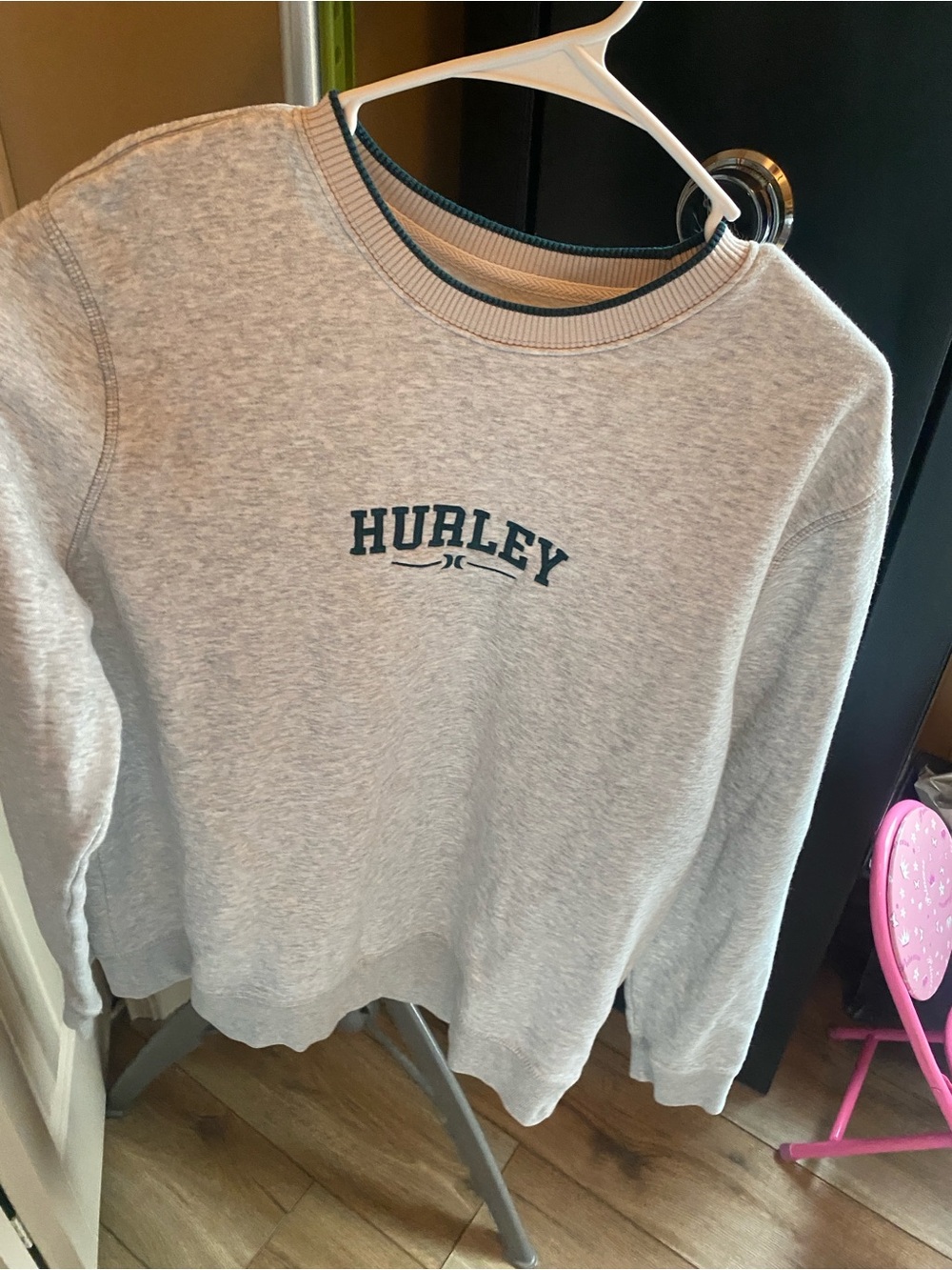 Hurley Men’s Embroidered Green thread Light Gray Crewneck Sweatshirt